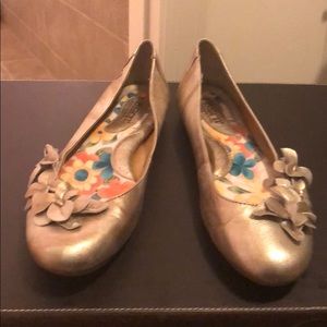 Born Silver Flats Size 7.5